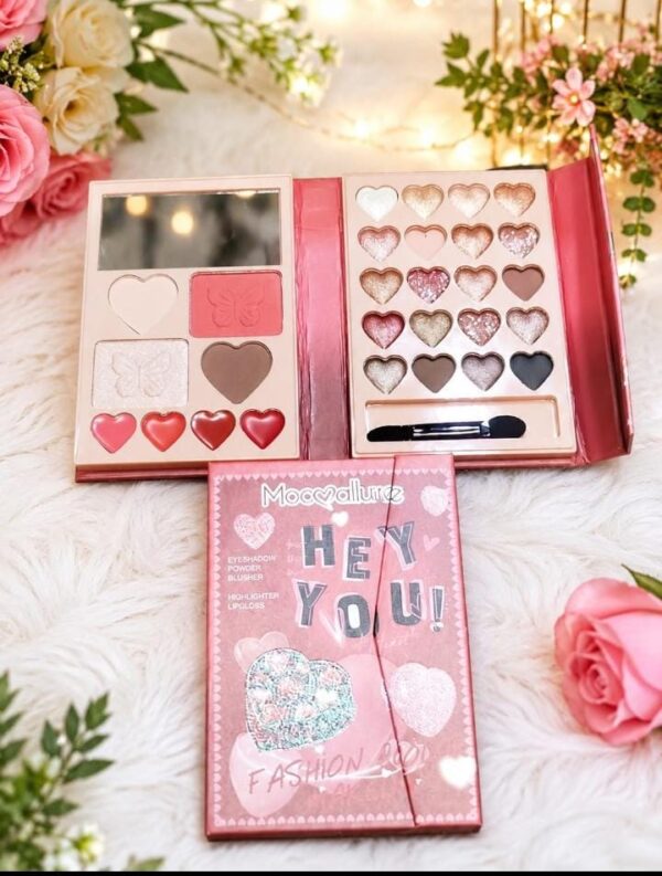 Mocmallure full makeup book